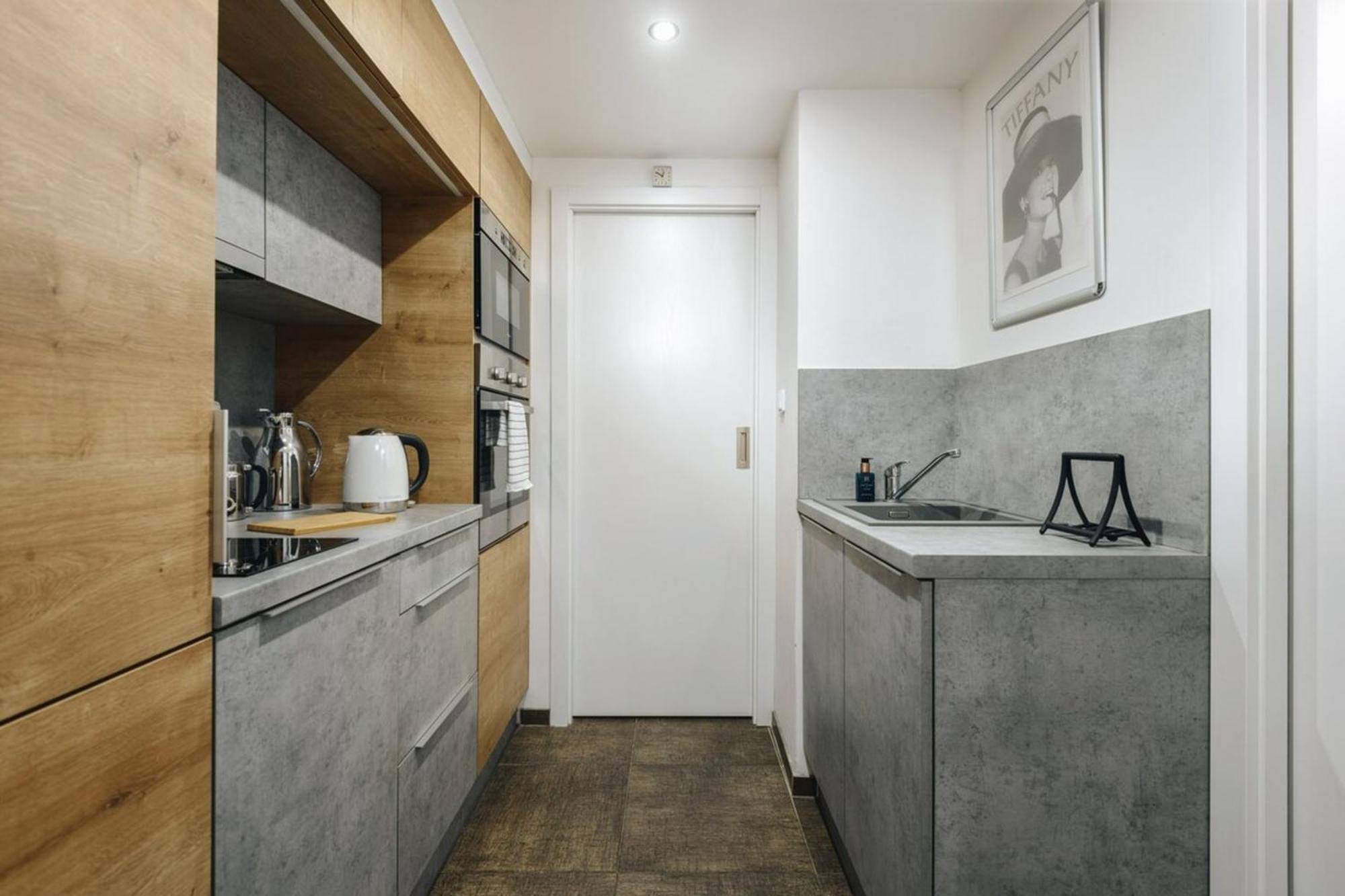 Cozy & Comfortable Apt Walking Anywhere You Want Sen Praga Zewnętrze zdjęcie