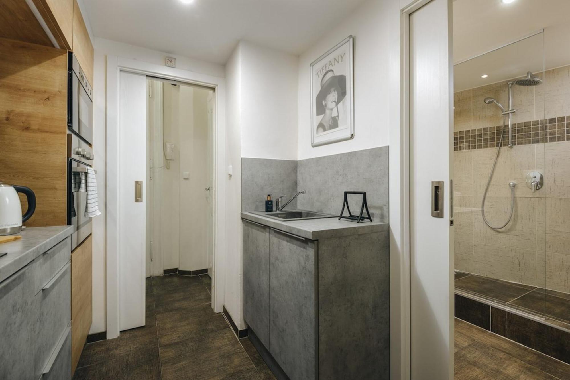 Cozy & Comfortable Apt Walking Anywhere You Want Sen Praga Zewnętrze zdjęcie