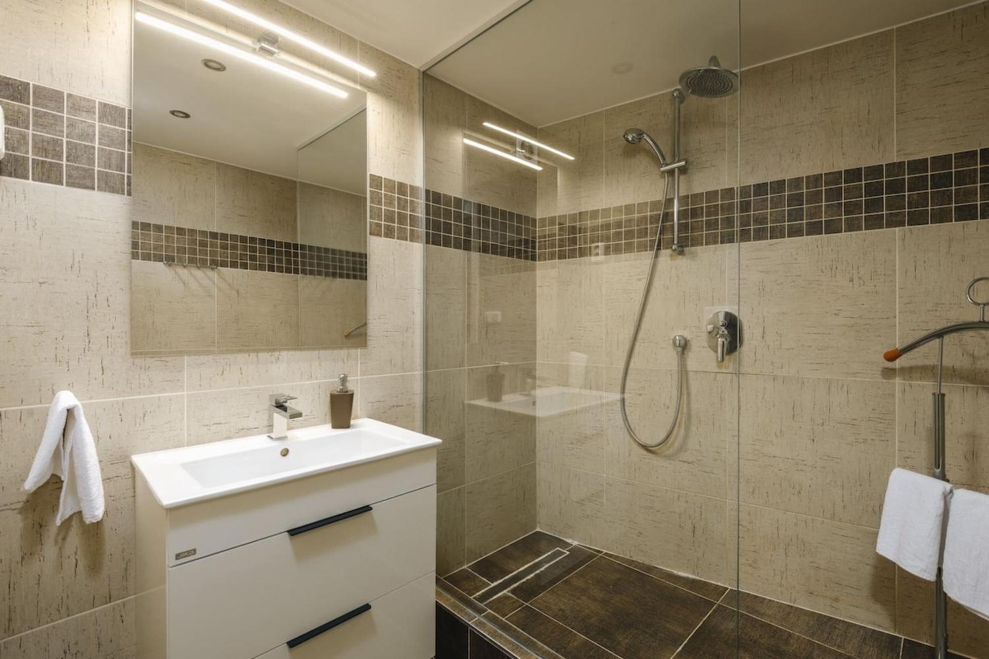 Cozy & Comfortable Apt Walking Anywhere You Want Sen Praga Zewnętrze zdjęcie
