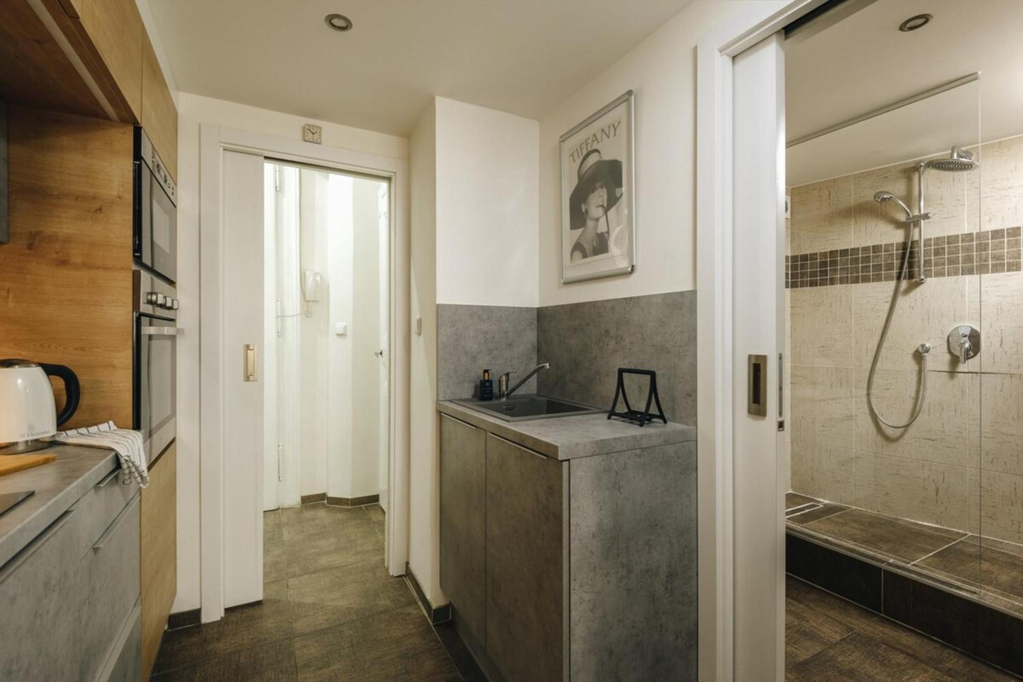Cozy & Comfortable Apt Walking Anywhere You Want Sen Praga Zewnętrze zdjęcie